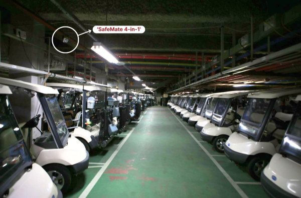 충남 소재 골프장 카트 충전시설 내부 전경. 천장에 SafeMate 4-in-1이 설치되어 있다. (사진=엘디티)
