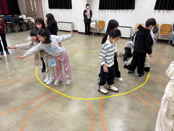 몸으로 배우는 전래놀이 프로그램 진행 사진
