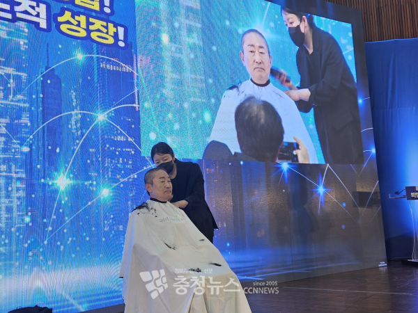 박범계 민주당 의원 삭발 모습