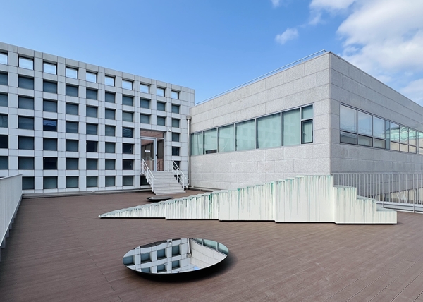 KAIST 미술관 옥상에 설치된 작품
