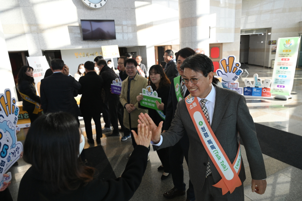 지난 3일 직원만남의 날에서 청렴 Hi-5 × 행정PRO+(플러스) 공동 캠페인 진행 모습