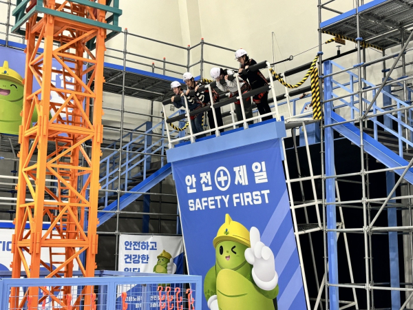 호남본부 신입직원 및 실무직 직원들이 5일 산업안전보건공단 안전체험교육장에서 안전교육을 받고 있다.