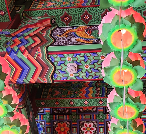 경북 영주 희방사 내부 천장에 설치된 LDT ‘Safemate’ 화재감지기.