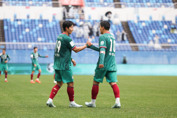 지난 안양전 주민규, 서진수 선수 모습