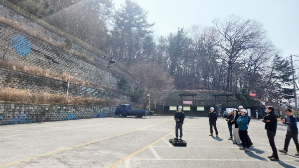 해빙기 취약시설 대비 드론 활용 급경사지 안전점검 모습