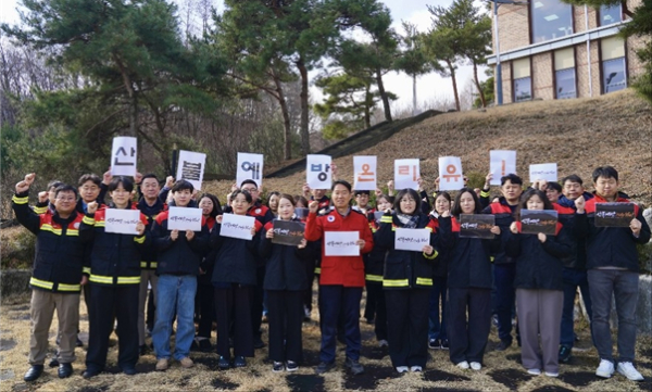 순찰과 점검 및 방문객 대상 산불 예방 캠페인 모습
