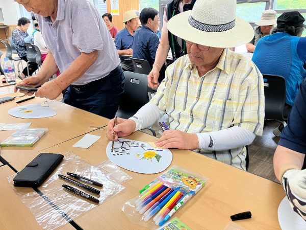 공예 프로그램 ‘숲에 물들다’ 운영 사진.