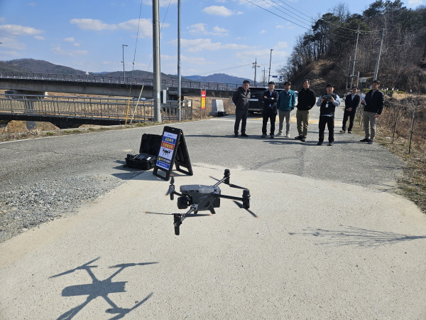 드론으로 하천 불법시설물 입체 단속 현장 모습