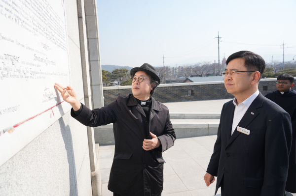 신필승 서산시 부시장이 17일 해미국제성지 일원을 방문해 서울 세계청년대회를 앞두고 추진 중인 사업을 점검했다.