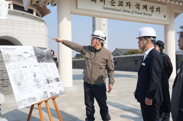신필승 서산시 부시장이 17일 해미국제성지 일원을 방문해 서울 세계청년대회를 앞두고 추진 중인 사업을 점검했다.