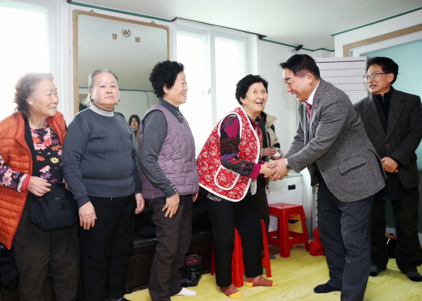 지난 2월 4일 우리동테 소통투어 도마1동 경로당 방문 장면