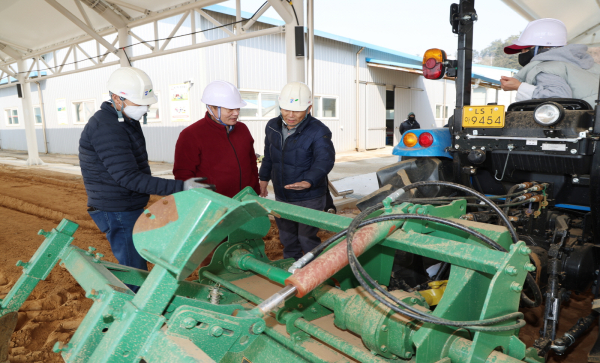 지난 18일 시행한 농업기계 실무교육 모습.