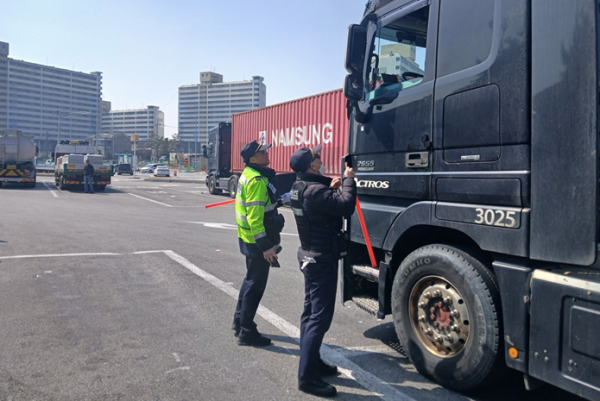 화물차 정비불량 합동단속 실시 사진(옥산휴게소 부산방향, ‘26. 3. 17)