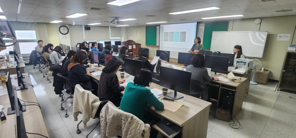 동 행정복지센터 담당자 및 팀장을 대상으로 전산교육 및 사업 설명회 개최 모습