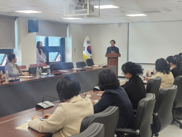 다문화교육 특강 중등교육과 강의창 과장 인사말 장면