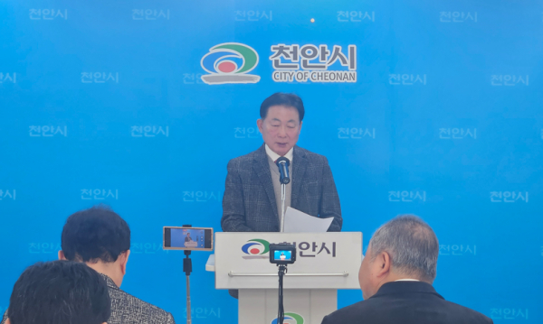 언론인들과 질의답변 시간을 가진 박찬우 천안시장 국민의힘 후보