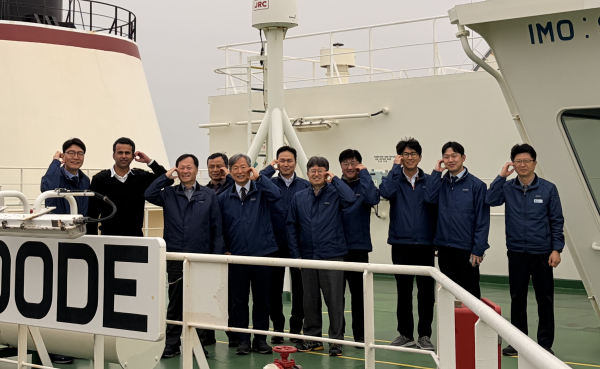 30일 구미가스복합발전소용 호주산 액화천연가스 6만톤 입항이 이뤄지는 가스공사 평택 액화천연가스(LNG) 생산인수기지를 방문해 가스공사와 개별요금제로 계약한 초도 물량을 점검했다.