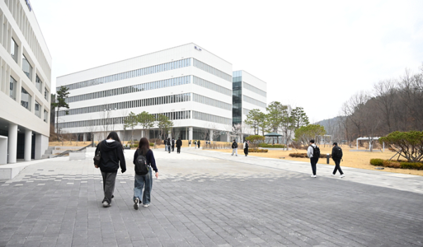 세종공동캠퍼스에 등교하는 학생들