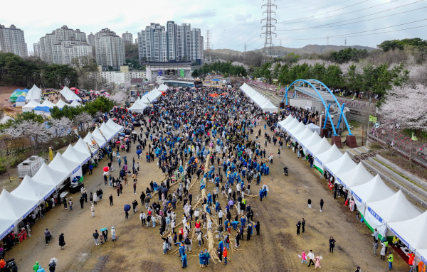 지난 2025 기지시줄다리기 축제 본행사 전경