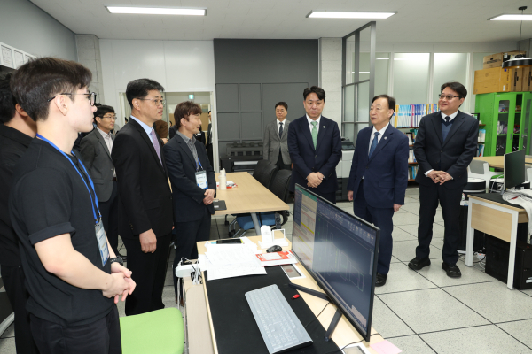 대전시 기능경기대회 현장 격려에 나선 설동호 교육감 모습