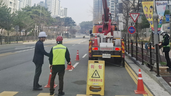 지난 8일 관내 가로등 보수 현장에서 진행된 위험성 평가