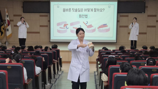 지난 7일 성연초등학교에서 진행된 튼튼 이 학교 만들기 프로그램 진행 모습