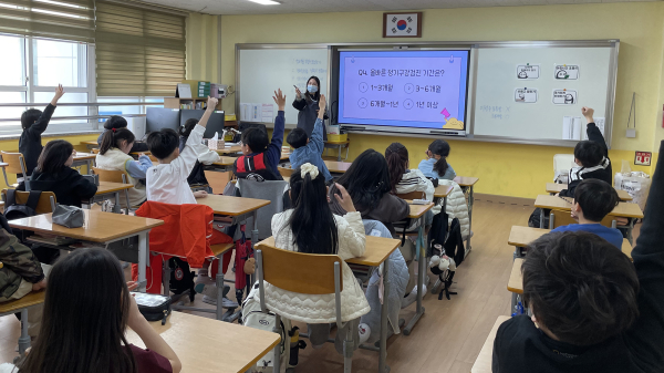 지난 6일 학돌초등학교에서 진행된 튼튼 이 학교 만들기 프로그램 진행 모습