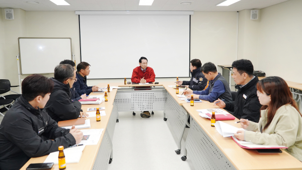 이완섭 서산시장이 지난 9일 서산화학재난합동방재센터를 방문해 대용량포방사시스템 운영 현황을 점검했다.