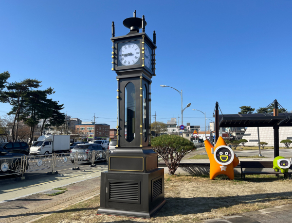 13일, 시계탑을 건립 제막식 개최 모습