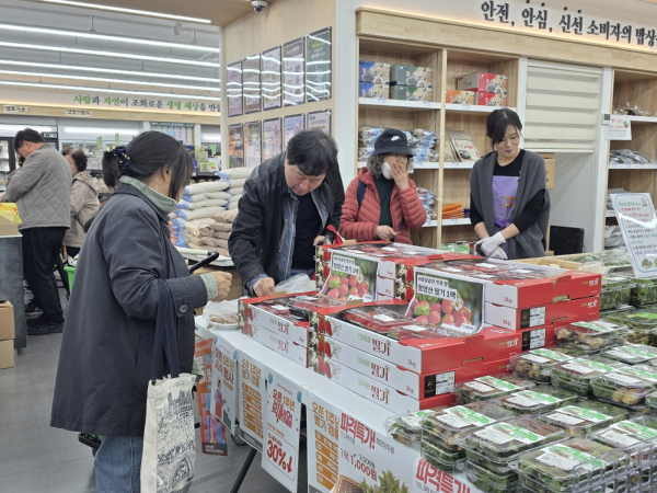 청양먹거리직매장 탄방점 1주년 행사 모습