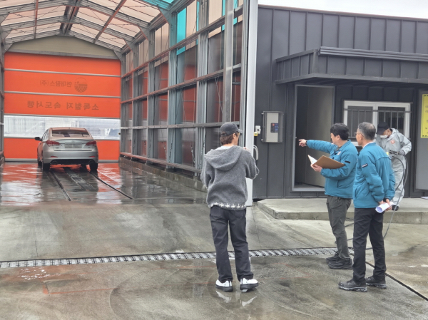 송무경 공주시장 권한대행, 가축 방역현장 점검 모습