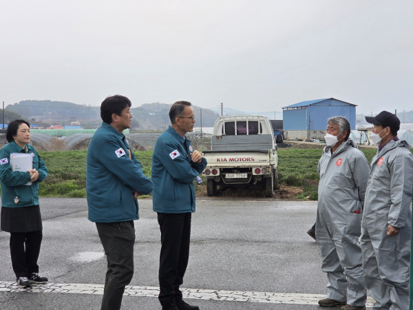 송무경 공주시장 권한대행, 가축 방역현장 점검 모습