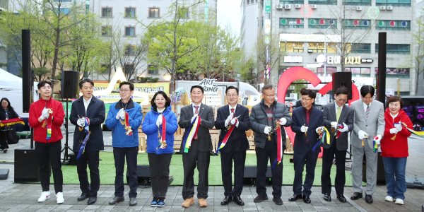 지난 10일, 탄방동 로데오거리에서 열린 서구 아트페어 아트스프링 현장