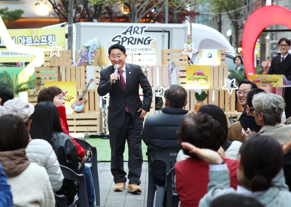 지난 10일, 탄방동 로데오거리에서 열린 서구 아트페어 아트스프링 현장