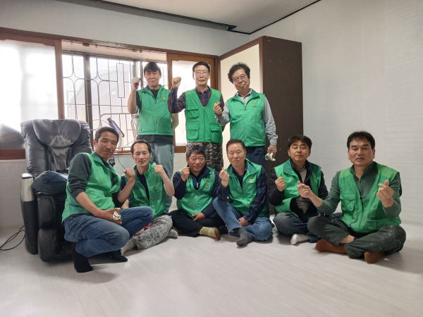 내동 새마을지도자협의회는 관내 취약계층 주거 개선 봉사활동을 진행했다