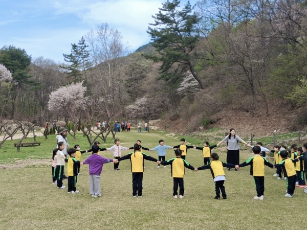 유아 정기형 프로그램 ‘달마다 숲으로 풍덩~’ 운영 모습