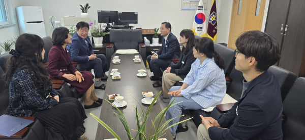 과학교육 활성화를 위한 현장(대전중학교)의 애로사항 청취중인 동부교육지원청 조진형 교육장