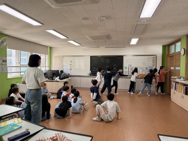 태평초등학교에서 진행된 '나는 배우다 연극교실' 프로그램 활동 사진