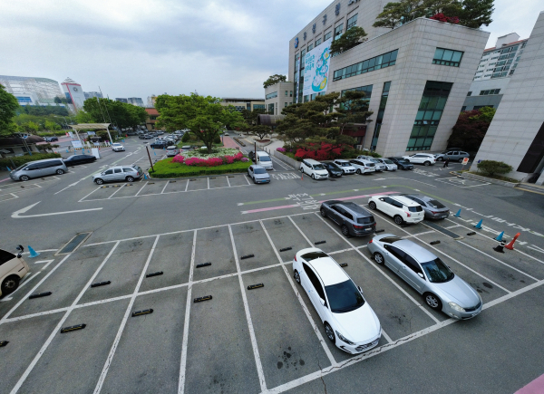 유성구청 주차장 전경