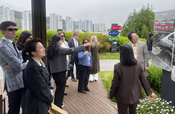 22일, 호주 의회 대표단 7명이 행정중심복합도시 방문 기념사진