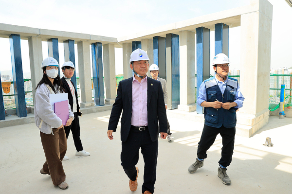 관저푸르지오센트럴파크 1단지 건설 현장에서 진행된 민관합동 안전 점검 장면