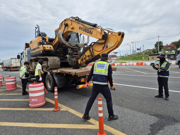 화물차 정비불량 합동단속 실시 사진(옥산휴게소, ‘26. 4. 21)