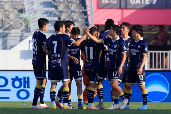 충남아산FC 선수들