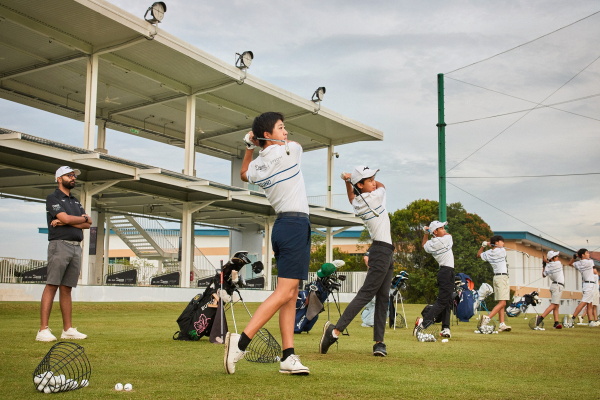 골프존 레드베터 아카데미 엡솜(GOLFZON Leadbetter Academy at Epsom) 야외 그룹 훈련 모습