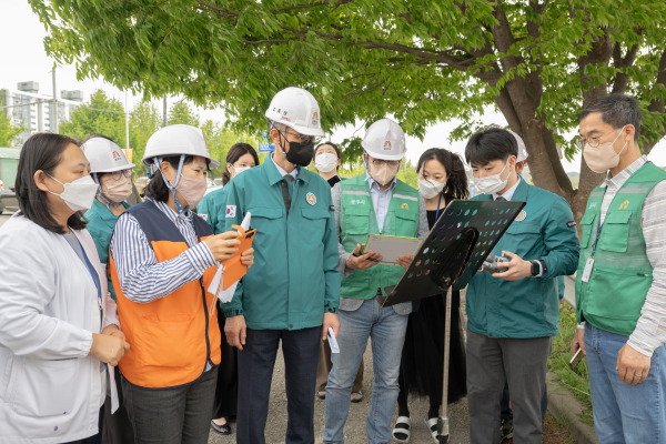 집중안전점검 기간을 맞아 관내 요양병원을 찾아 현장 점검 모습