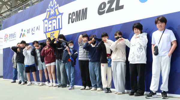 신광초등학교 학생들과 함께 이순신종합운동장에서 2026시즌 첫 스타디움 투어 진행