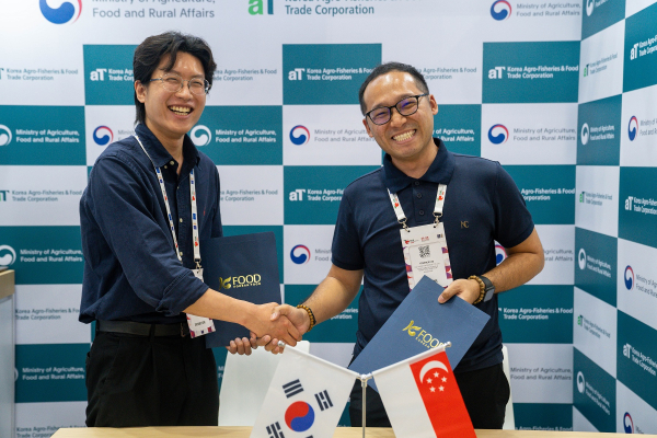 싱가포르 국제식품박람회 업무협약체결 기념사진