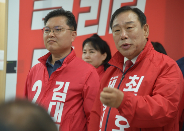 한솔동·장군면의 김대곤 후보와 함께<br>