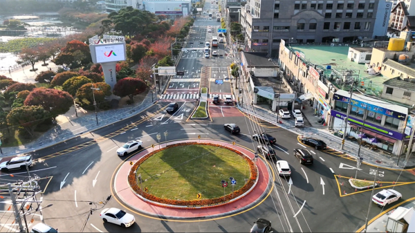 2025년 설치된 중앙호수공원 회전교차로 모습