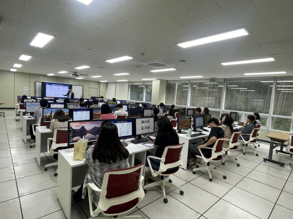 전년도 학교 네트워크 담당자 무선망 교육 진행 모습